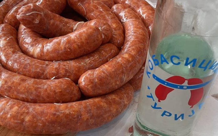 kobasicijada pravljenje kobasica01 kobasicijada pravljenje kobasica01